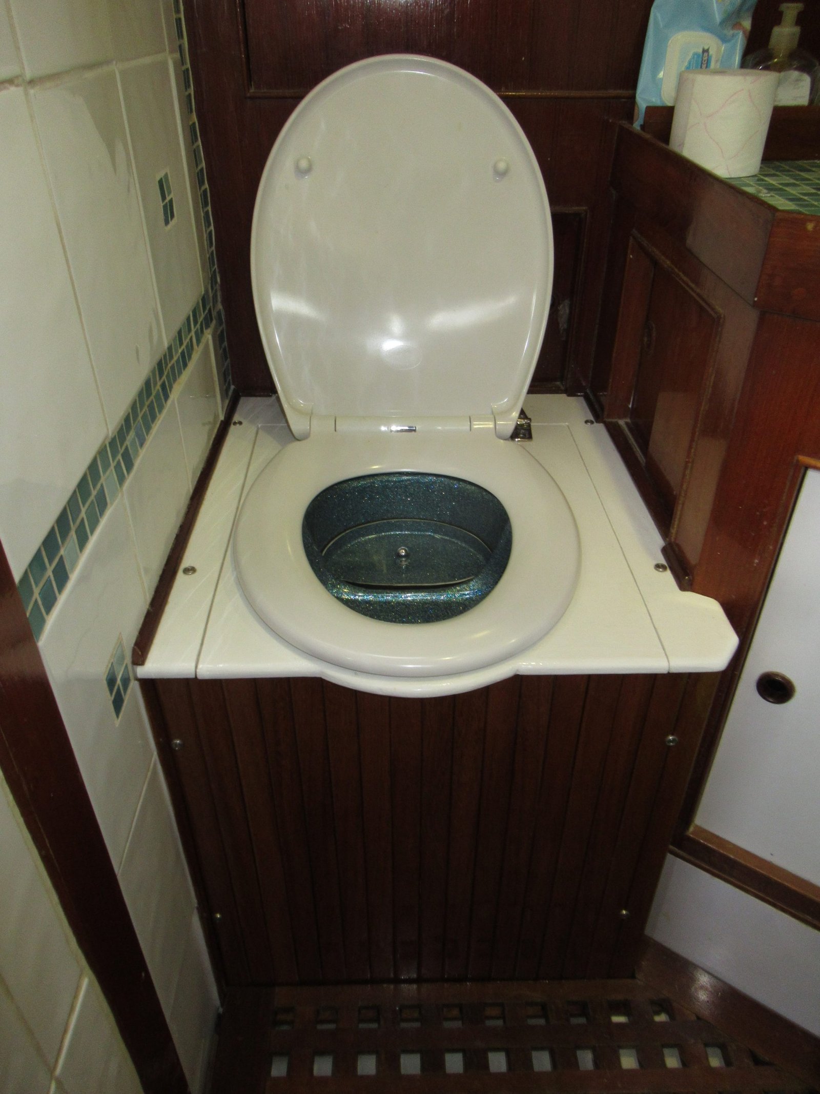 composting toilet for sailboat